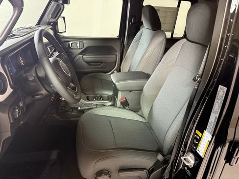 New 2025 Jeep Gladiator Willys AWD/4WD image 12