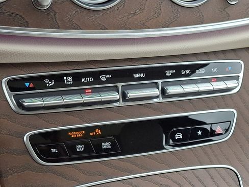 Used 2022 Mercedes-Benz E 350 4MATIC Sedan image 16