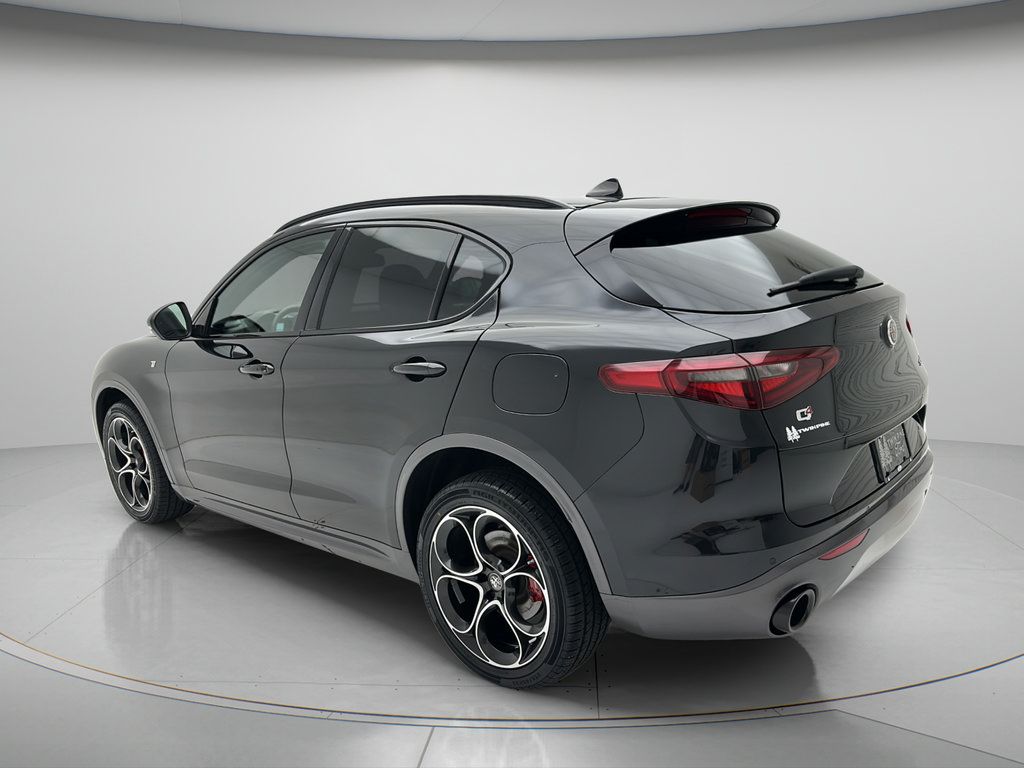 Used 2023 Alfa Romeo Stelvio Ti w/ Active Assist Plus Package AWD/4WD image 5
