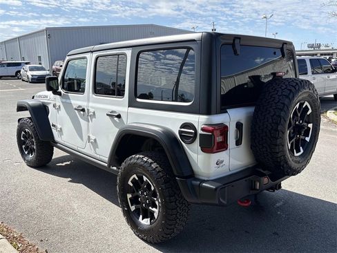 Used 2025 Jeep Wrangler Unlimited Rubicon image 3