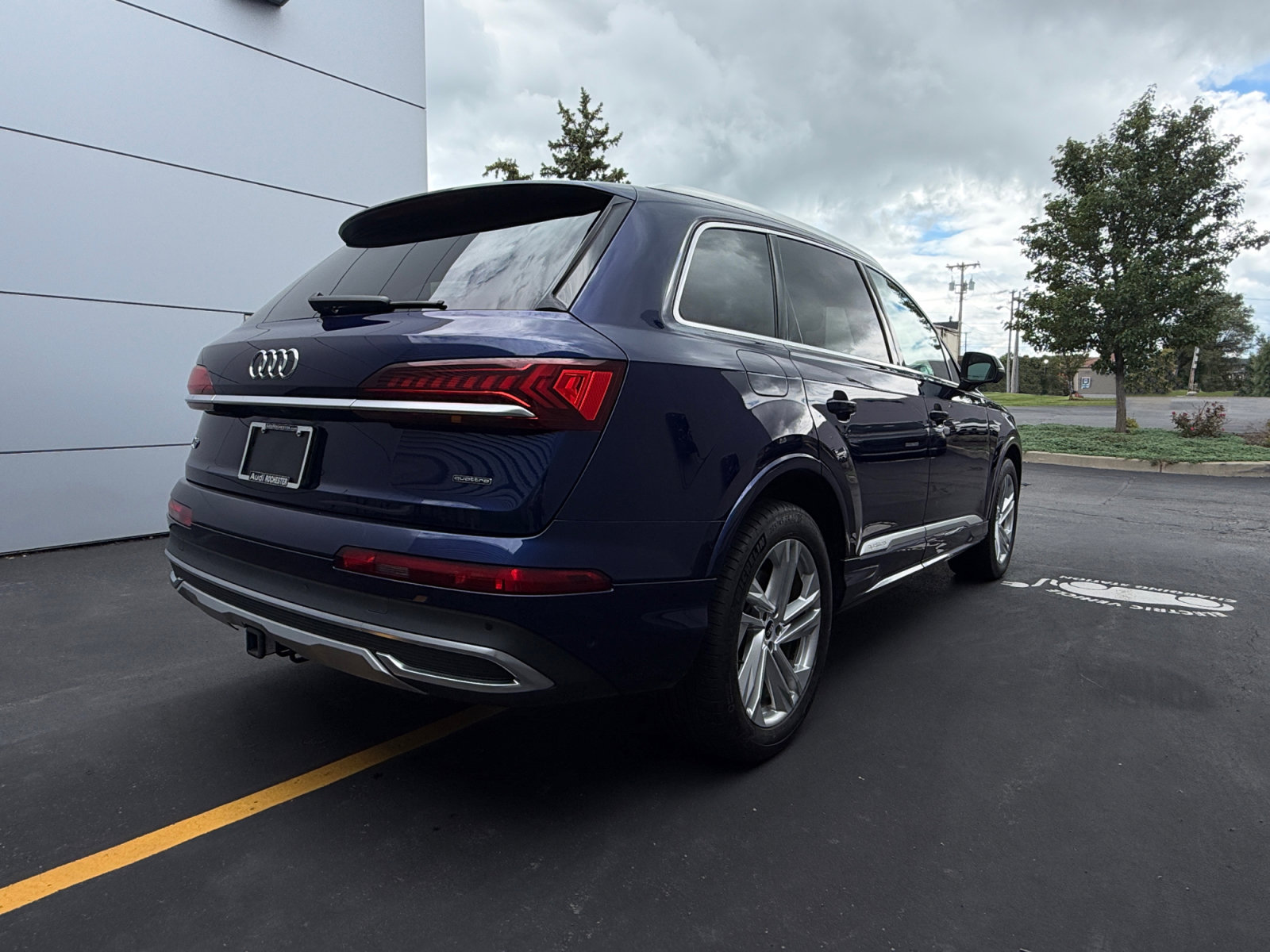 Used 2021 Audi Q7 3.0T Premium Plus w/ Premium Plus Package AWD/4WD image 10