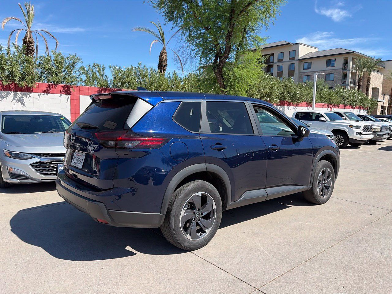 Used 2025 Nissan Rogue SV FWD image 2