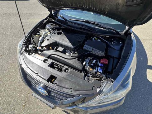 Used 2018 Nissan Altima 2.5 SR w/ SR Midnight Edition image 39