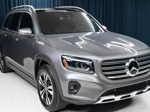 Used 2026 Mercedes-Benz GLB 250 4MATIC image 3