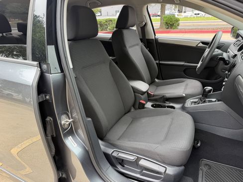 Used 2016 Volkswagen Jetta SE FWD image 10