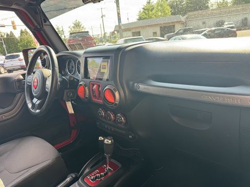 Used 2015 Jeep Wrangler Unlimited Sport w/ Quick Order Package 24S AWD/4WD image 13