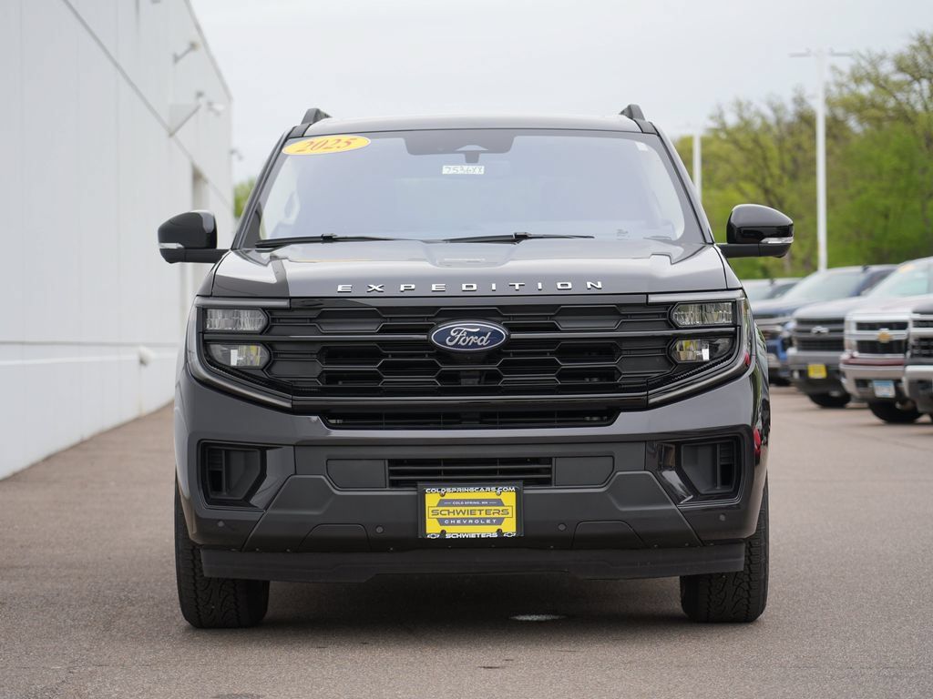 Used 2025 Ford Expedition Active AWD/4WD image 8