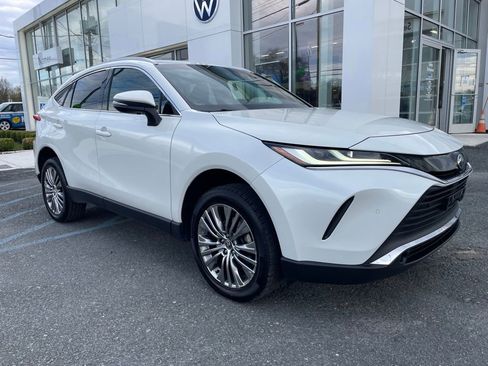 Used 2022 Toyota Venza XLE AWD/4WD image 9