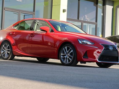 Used 2019 Lexus IS 300 image 5