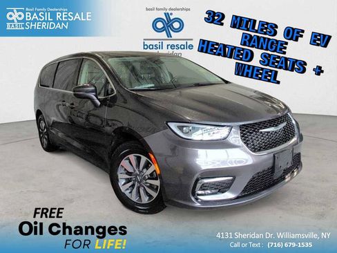 Used 2022 Chrysler Pacifica Touring-L image 1