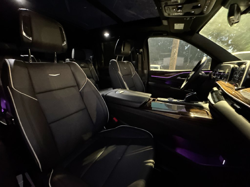 Used 2024 Cadillac Escalade ESV Premium Luxury RWD image 32