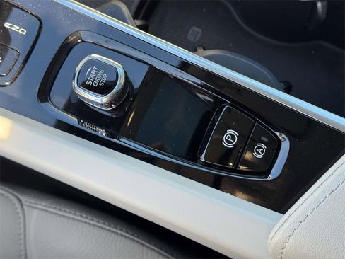 Certified 2023 Volvo XC60 B5 Plus w/ Climate Package image 29