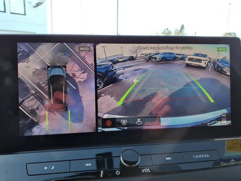 Used 2025 Nissan Rogue SL w/ Tech Package image 19