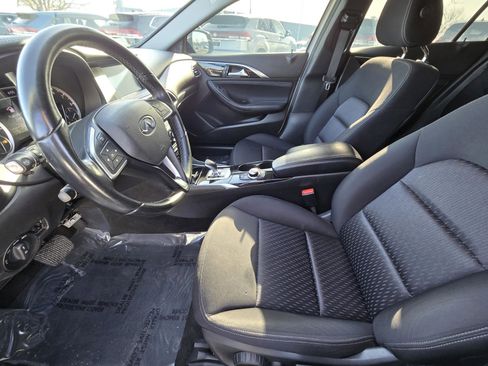 Used 2019 INFINITI QX30 image 13