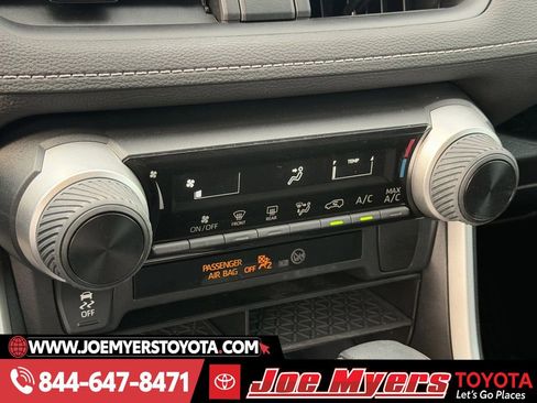 Used 2022 Toyota RAV4 LE image 20