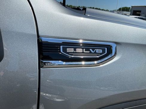 Used 2023 GMC Sierra 1500 SLT w/ SLT Premium Package AWD/4WD image 10