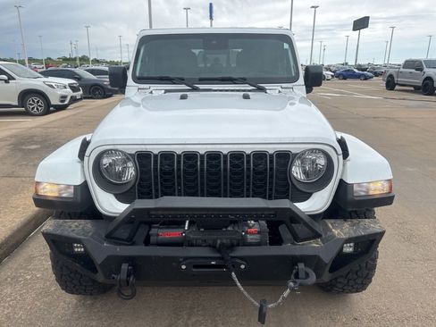 Used 2025 Jeep Gladiator Sport AWD/4WD image 8