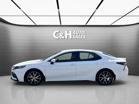 Used 2024 Toyota Camry SE FWD image 11