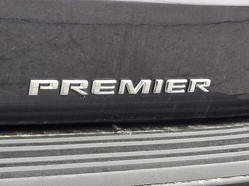 Used 2023 Chevrolet Suburban Premier image 32