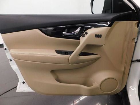 Used 2019 Nissan Rogue SL w/ Premium Package image 19