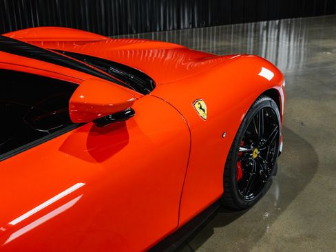 Used 2021 Ferrari Roma RWD image 9