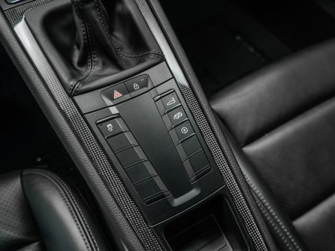 Used 2019 Porsche 718 Cayman S RWD image 16