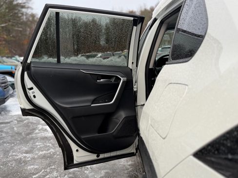 Used 2020 Toyota RAV4 Limited image 28