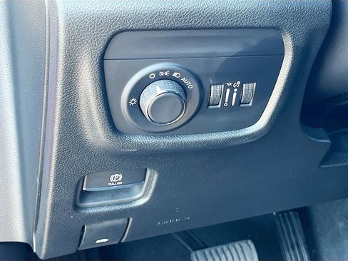 Certified 2025 Jeep Grand Cherokee Altitude image 10