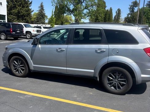 Used 2020 Dodge Journey SE w/ SE Popular Equipment Group FWD image 11