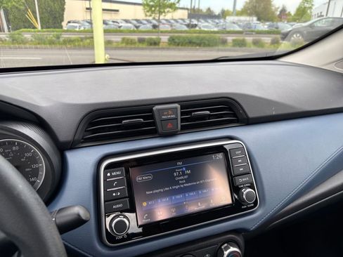 Used 2025 Nissan Versa SV FWD image 17
