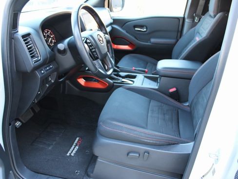 Used 2022 Nissan Frontier PRO-4X image 15