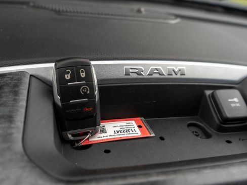 Used 2019 RAM 2500 Big Horn w/ Night Edition AWD/4WD image 29