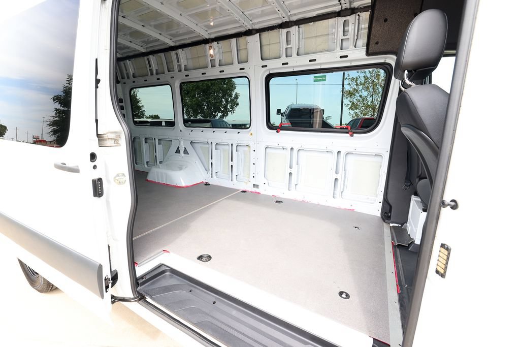 Used 2022 Mercedes-Benz Sprinter 3500 image 12