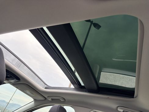 Certified 2024 Hyundai Sonata SEL w/ Convenience Package image 17