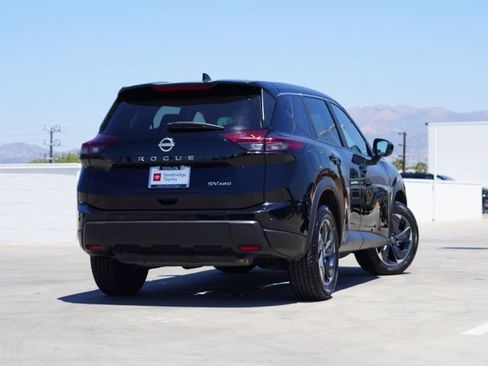 Used 2024 Nissan Rogue SV AWD/4WD image 7