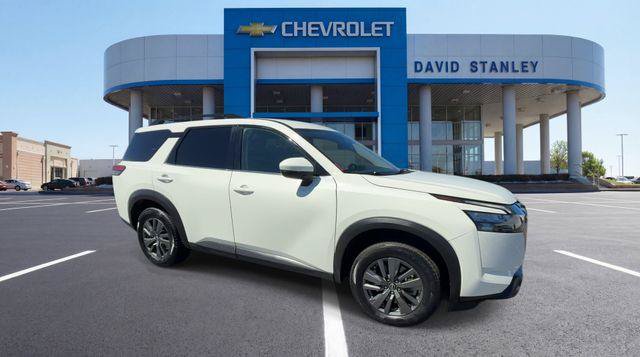 Used 2023 Nissan Pathfinder SV AWD/4WD image 9