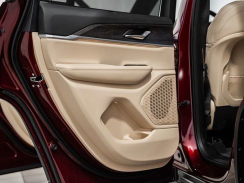 New 2025 Jeep Grand Cherokee Limited w/ Luxury Tech Group II image 38