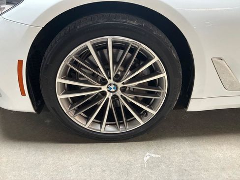Used 2019 BMW 530i xDrive w/ Convenience Package AWD/4WD image 10