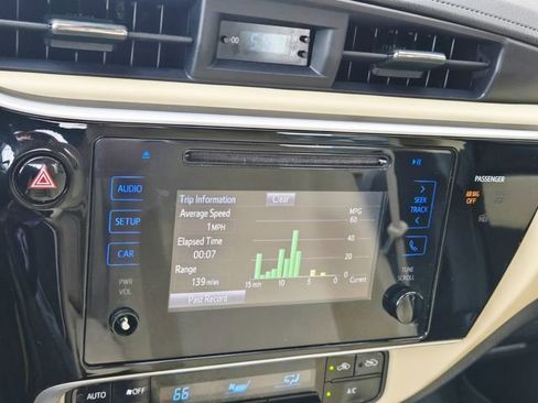 Used 2017 Toyota Corolla LE image 23