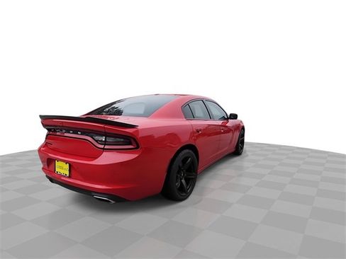 Used 2018 Dodge Charger SXT w/ Blacktop Package image 8