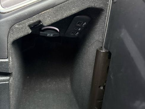 Used 2019 Dodge Challenger SXT w/ Blacktop Package RWD image 25