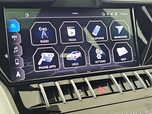 Used 2020 Lamborghini Urus AWD/4WD image 18