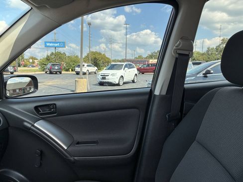Used 2007 Pontiac Vibe w/ Sun And Sound Package FWD image 17