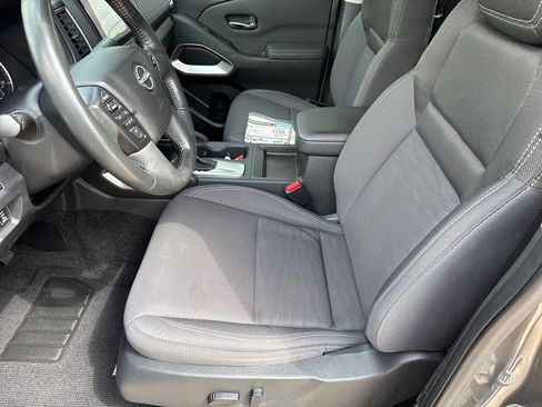 Used 2024 Nissan Frontier SV image 17