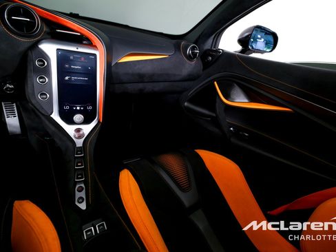 Used 2024 McLaren 750S Spider RWD image 17