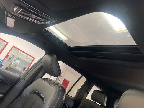 New 2025 Jeep Grand Cherokee Altitude image 28