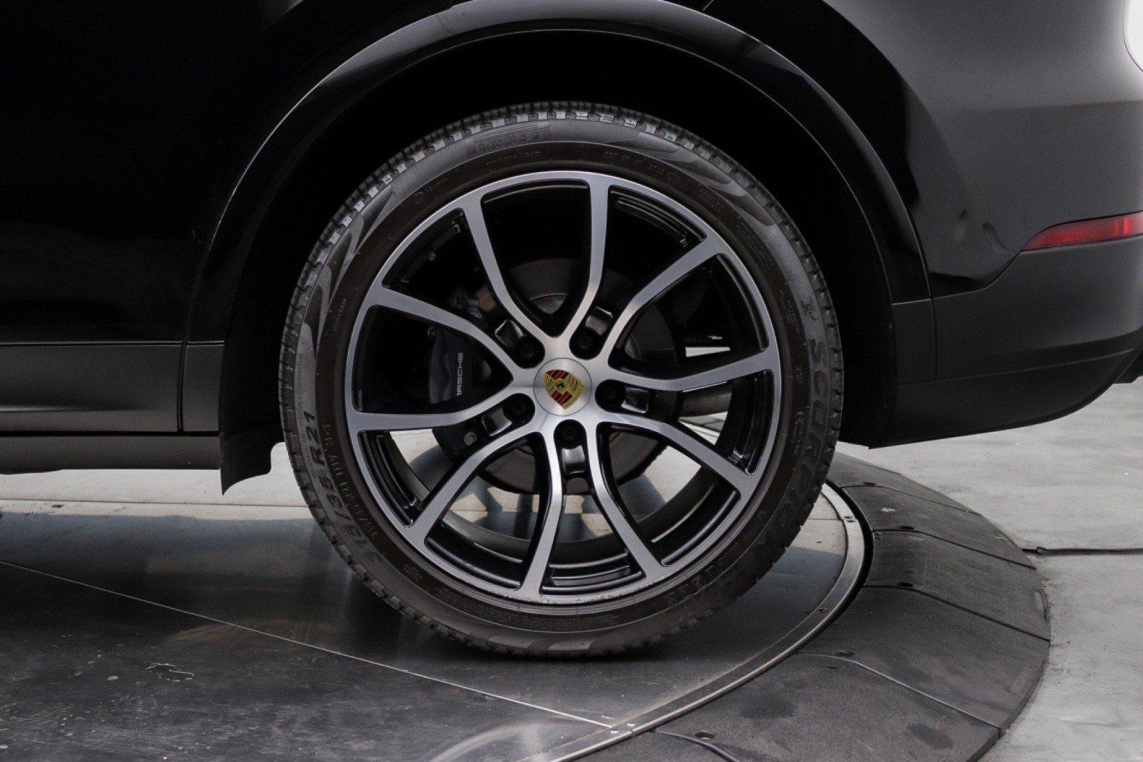Used 2022 Porsche Cayenne Platinum Edition AWD/4WD image 13