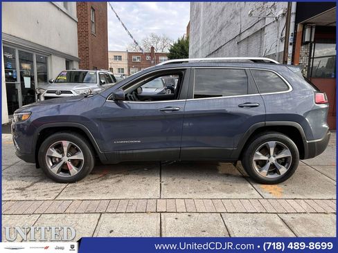 Used 2019 Jeep Cherokee Limited image 7