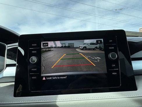 New 2025 Volkswagen Taos SE image 24