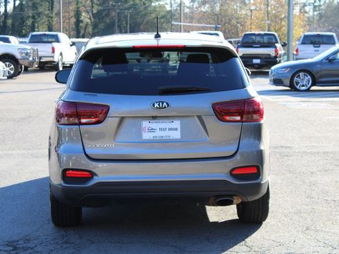 Used 2019 Kia Sorento AWD V6 image 6